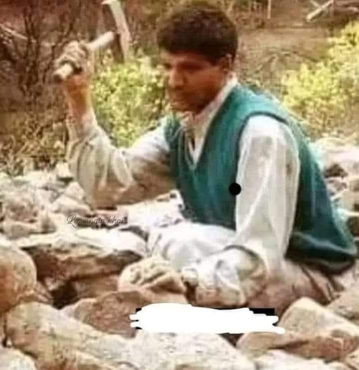 🚨جو لوگ فضل حکیم کا تصاویر بار بار شئیر کرتے  ہے یہ لو آپکا امیر مقام 
                ایک معمولی سا ٹھیکدار کھرب پتی کیسے بن گیا سوات کے ہر سیاحتی مقام میں امیر مقام کا کروڑوں کی بنگلے کہا سے اۓ کیا۔ شانگلہ عوام کے نام پر اربوں نکالنے والے امیر مقام کے خلاف کاروائی ہوگی۔ جواب