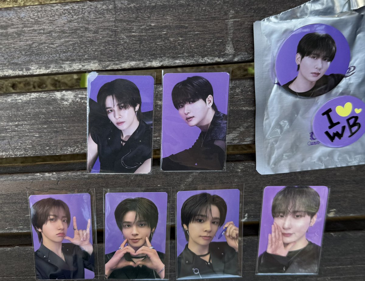 크래비티 포카 콘서트 포카 MD 핀버튼 교환

저:사진 모두 포카 핀버튼 (세림 우빈 원진)
:모두 형준

DM 으로 연락해 주세요!!