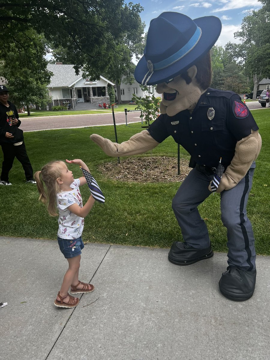 NSP_TroopE's tweet image. #OregonTrailDays2025
Started this morning out with the Kiddie Parade through downtown Gering with Troopers Bishop (#NSP148) Jones (#NSP253), Sgt Bowlin (#NSP234) and of course Trooper Buck L Up!!
Always a great way to spend a morning!!