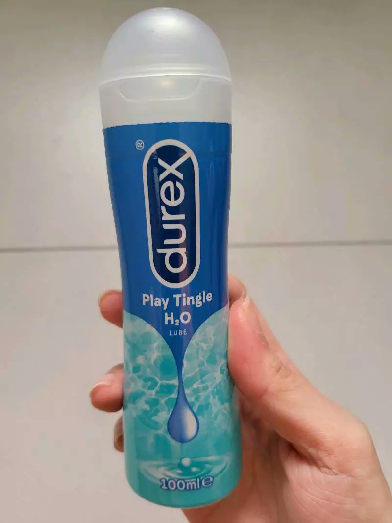 Orang selalu fikir pelincir tu untuk orang tua, orang ada “masalah”, atau benda pelik-pelik.
Padahal hakikatnya…

Pelincir ni macam sambal. Tak wajib, tapi bila letak… terus rasa ngam. 🌶️

Cer baca ni sikit 👇