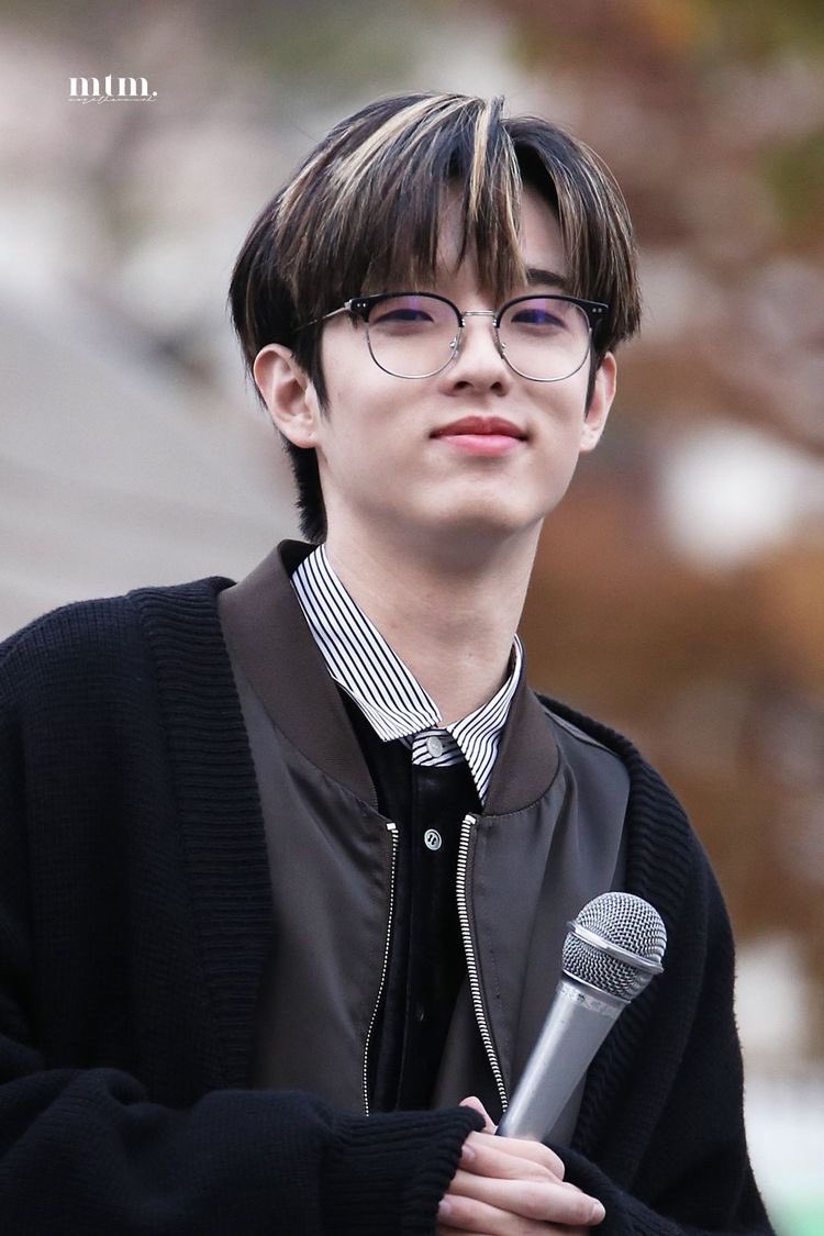 jaessicpark's tweet photo. some things never change... the smile remains the same, its only like about angle.. im not crying  you are https://t.co/HEJkMwZpUk