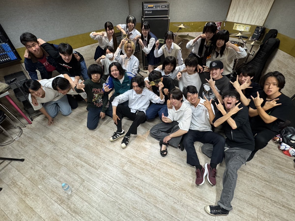 schoolsout_jp's tweet photo. School's Out 2025
千葉予選
出演順決定！

2025/7/31 @稲毛K'S DREAM

1.Silver Brunia
2.PROTAGONIST
3.Fist Bumps
4.THE VOM!T
5.Head Hunt
6.Lyrical CaroL
7.Clutter Area
8.The passengers
9.Sign

#スクールズアウト
#schoolsout https://t.co/tzjZ7XdK6U