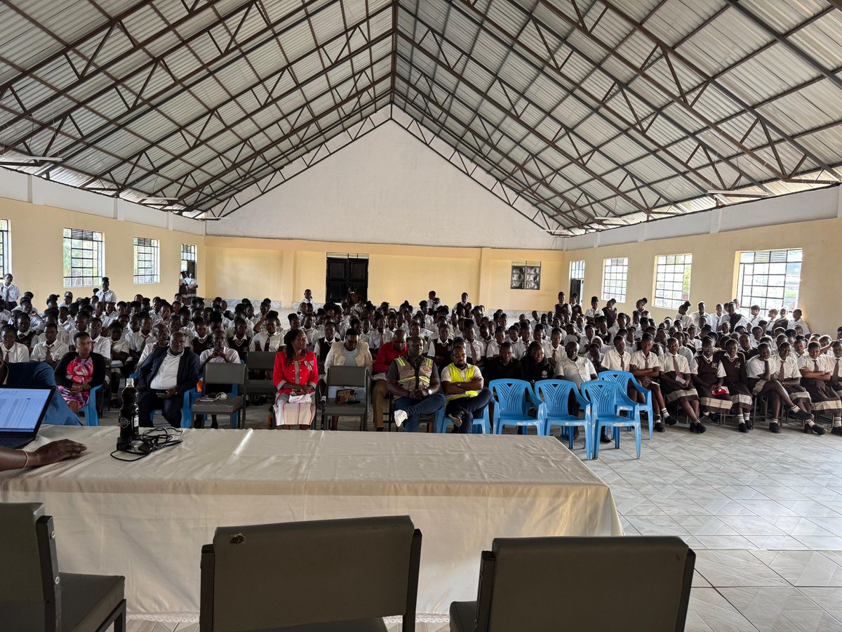 The Branch held a STEM mentorship session at Huma girls in Kisumu on 8th July, in partnership with Nation Media Group. The school is one of the beneficiaries of the Newspapers in Education program which was launched at the event. Present Eng. Ogallo and Eng. Wilson.
#IEKMashinani