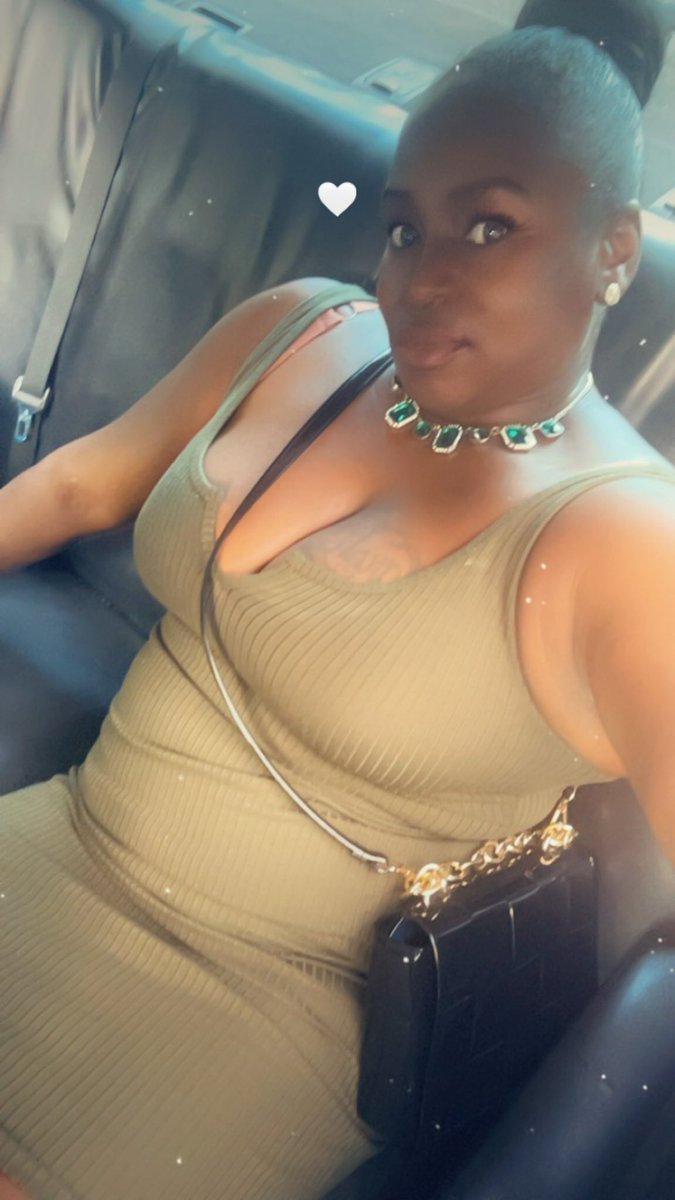 msTarsh2175's tweet photo. Sexy mother of 4 https://t.co/Izz7fINK0b