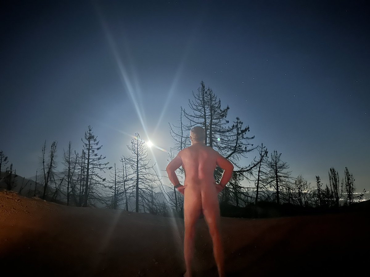 NeilSearsII's tweet image. It was a double full moon tonight!