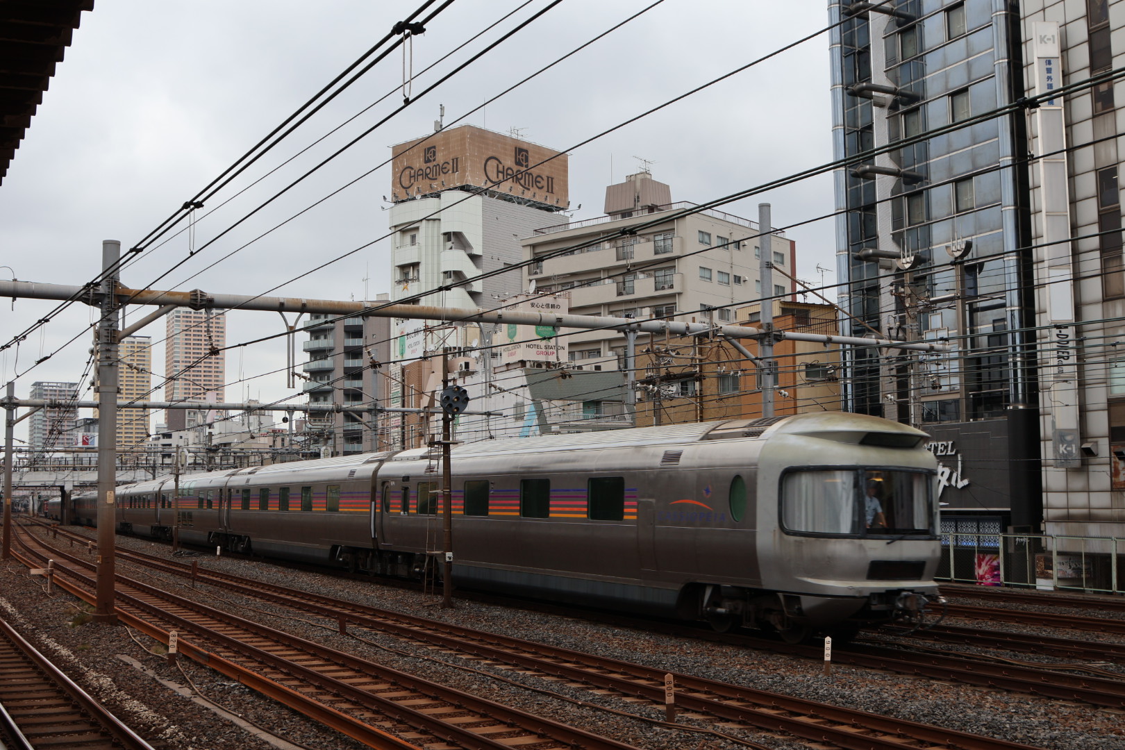 鉄道部品 E257系等 特急車用 車端 テーブル 在庫〉E257系5500番台特急「あかぎ」「草津・四万」 5両【26%OFF