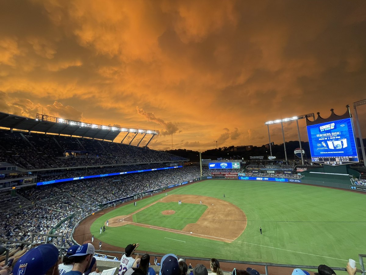 The rain delay lead to an amazing sunset at Kauffman #Royals