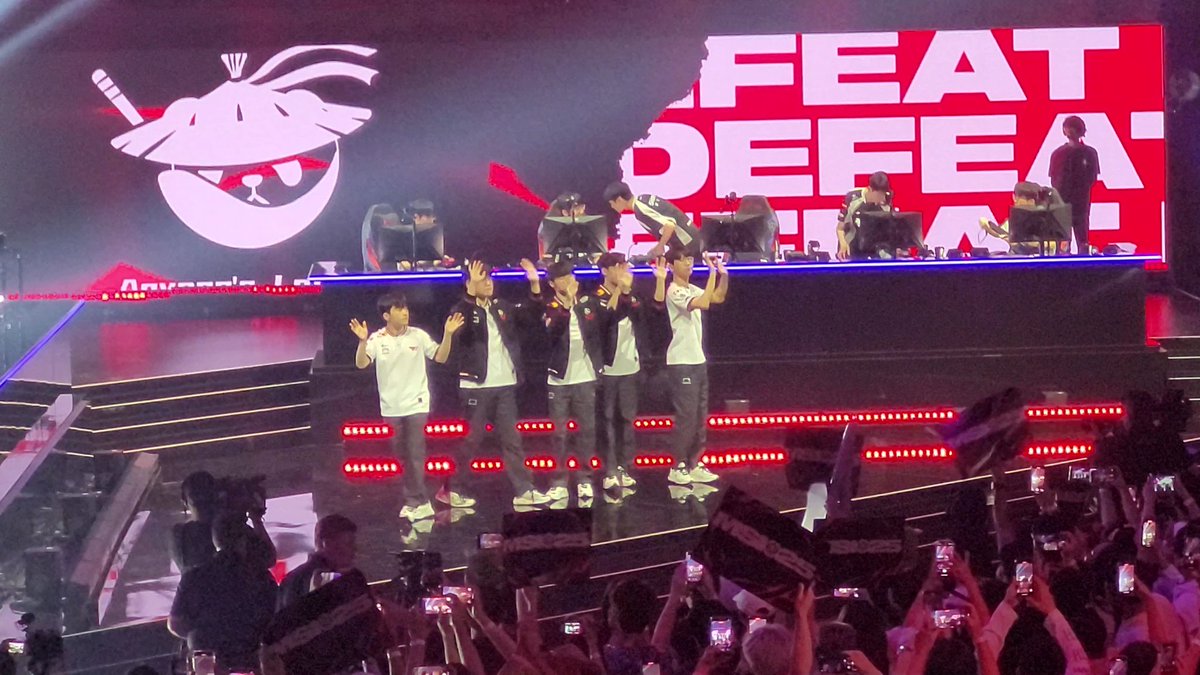 seeing league games like that live is dangerous, almost makes me want to boot up client and not for tft