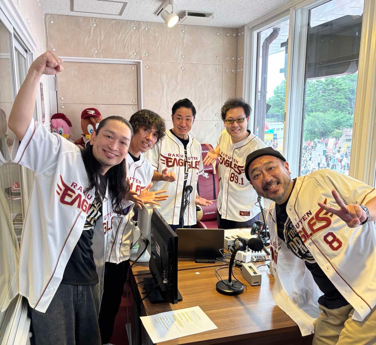 7/12(土)14:10～【ラジワシイーグルス】

《Today's Guest》

試合後の花火やセレモニアルピッチを盛り上げていただくET-KINGの皆さんが生出演😁
大阪のお話しや、イーグルスについても熱く語っていただきました✨

ありがとうございました😊

#r891
#RakutenEagles
#etking