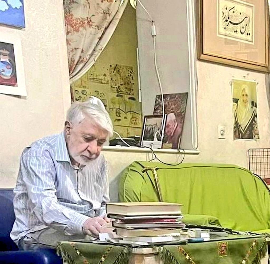 Seyed47's tweet image. کسی که با فتنهاش، تیشه به ریشهی همبستگی ملت زد و زمینهساز اجماع جهانی علیه ایران شد؛ کسی که سالها مسیر پیشرفت کشور را به عقب راند و با شکستن حریم قانون، بذر بیاعتمادی را در دل نسلها کاشت، نه تنها بازخواست نشد، که امروز در امنیت کامل و با هزینهی بیتالمال در خانهای آرام…