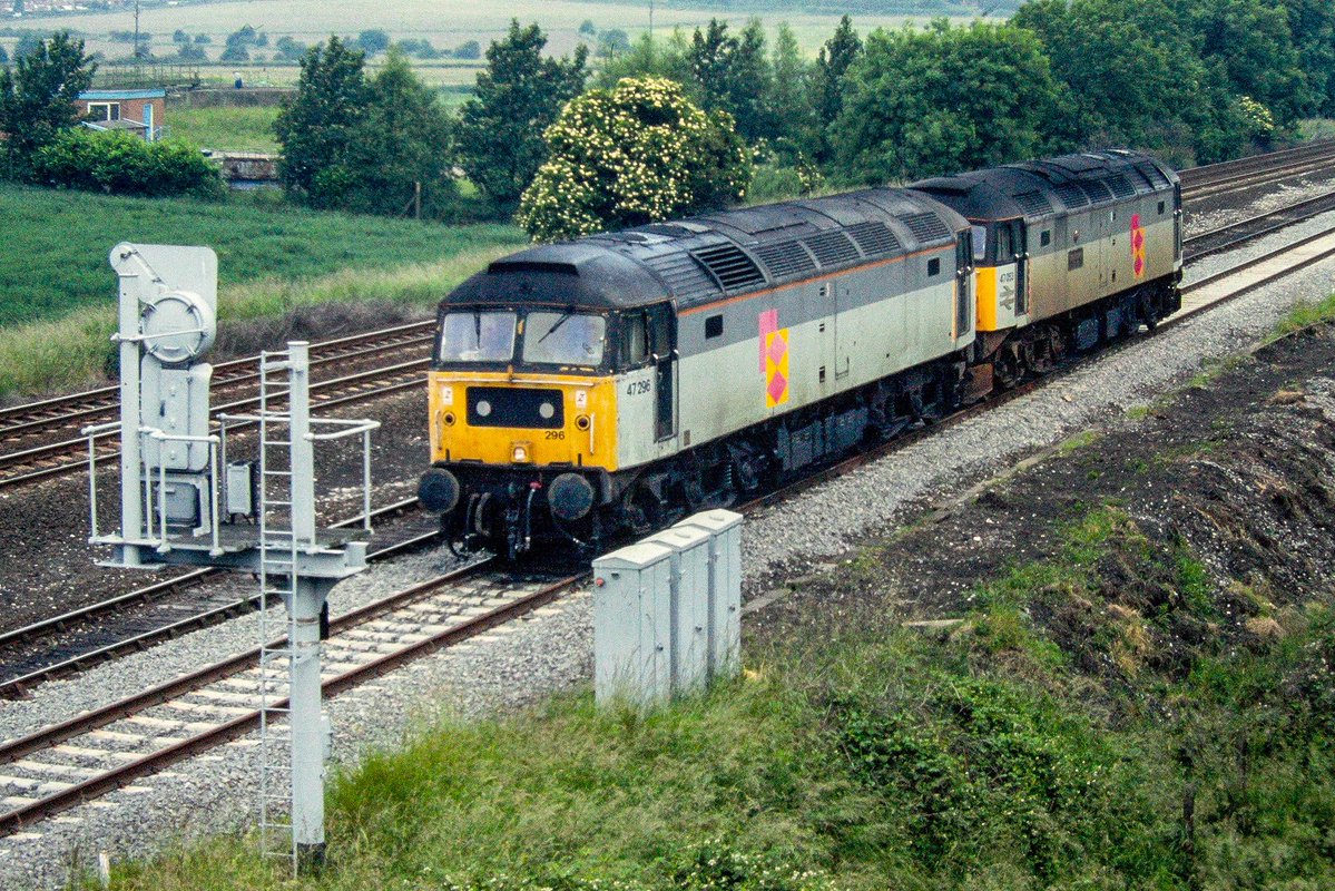 A duff distribution double! 
47296 and 47053 await permission to proceed down to Clay Cross junction south of Chesterfield. 
#Class47 #Duff #RailfreightDistribution