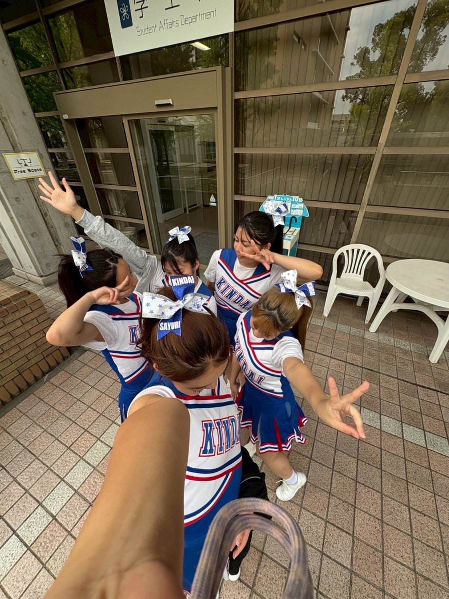 【2025New Ribbon🎀】

今年のリボンが完成しました✨

青と白を基調としたカラーでキラキラ可愛いリボンです🩵

今年も部員1人1人の名前入りです📛

このリボンを付けてこれからも皆さんに元気、勇気、笑顔をお届けします🐝🔥

#近畿大学応援部