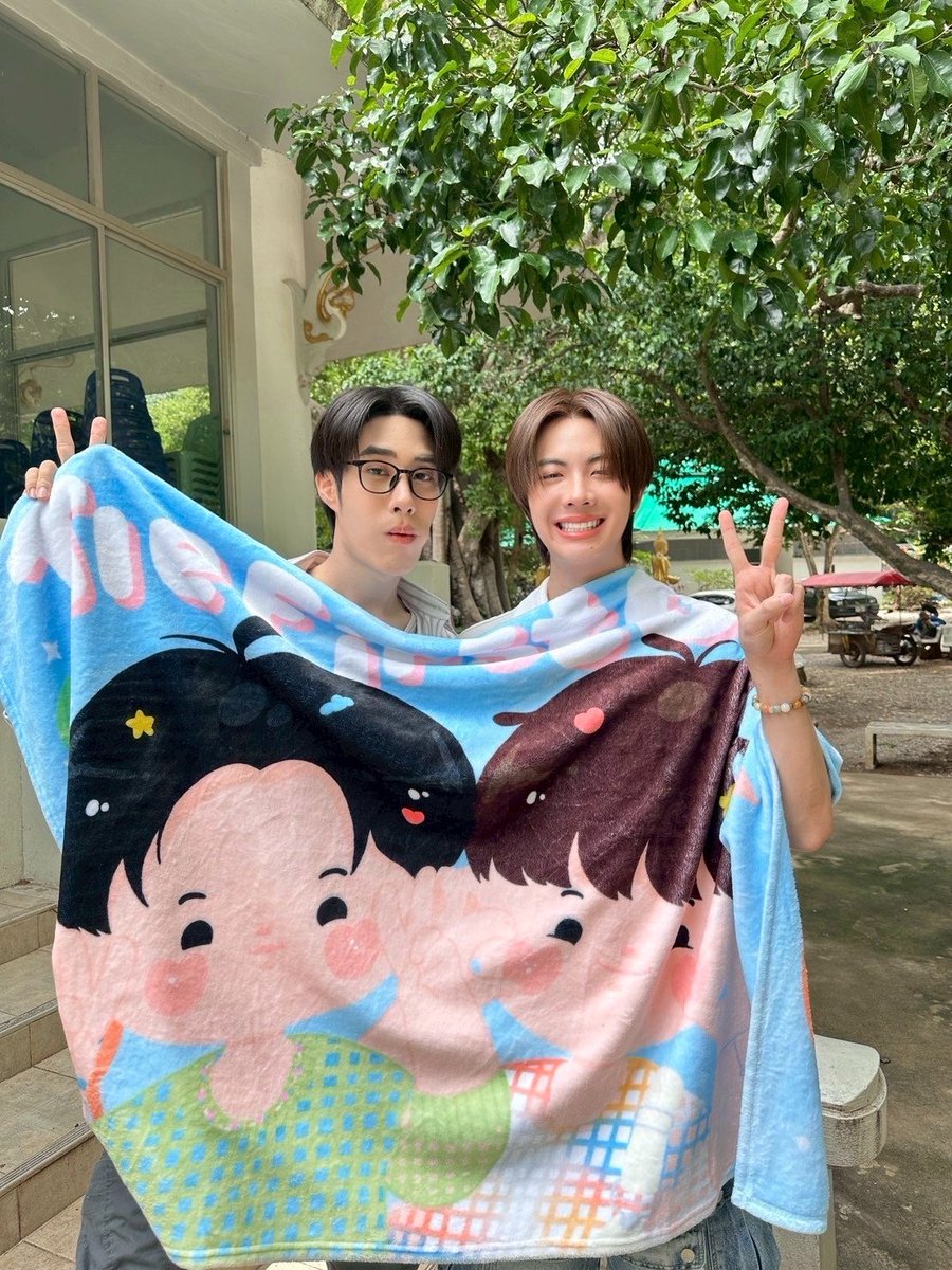 เขมจิราต้องรอด Khemjira The Series 🕯

สวัสดี Q52 เด้อจ้า ✨️ วันนี้เปิดคิวกับพี่ชาญน้องเจตจ้ะ คนนึงก็ร้อนในอยู่อย่าง 🤨 ส่วนอีกคนน่ารักน่าหยิกเหมือนเดิม 🤏🏻😚

ฝากพี่ ๆ น้อง ๆ ส่งกำลังใจด้วยนะจ๊ะ 🤟🏻

Khemjira The Series Q52 
#เขมจิราต้องรอดQ52