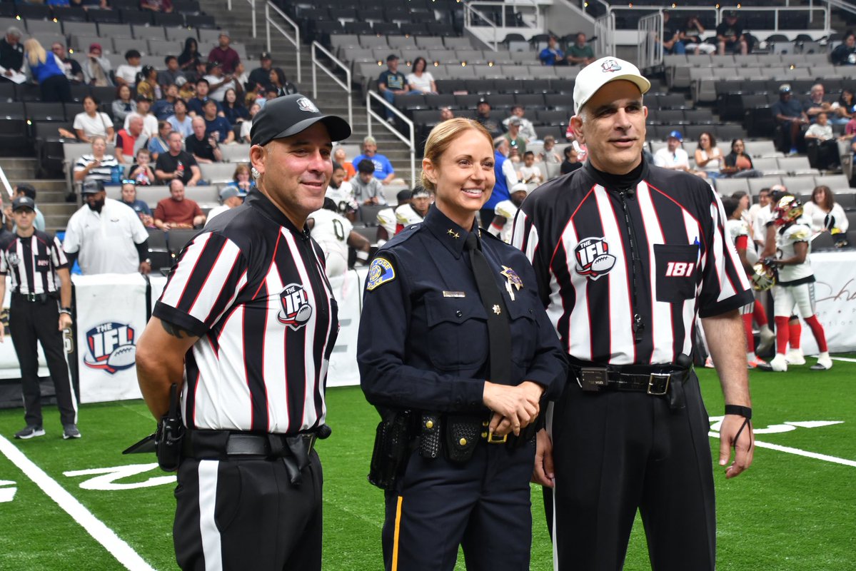 SanJosePD's tweet image. What an incredible opportunity to celebrate First Responders Night with the Bay Area Panthers! Deputy Chief Tibaldi had the honor of representing the San Jose Police Department during tonight’s game by initiating the coin toss. We’re truly grateful to the Bay Area Panthers for…