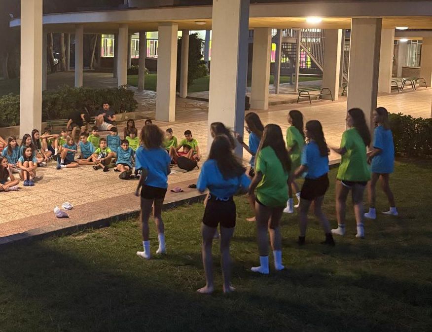 FCBQtecnic's tweet image. CAMPUS I 🏀A Tarragona últimes activitats nocturnes i fotografies de grup. Això s'acaba i els nens i les nenes ho volen allargar.