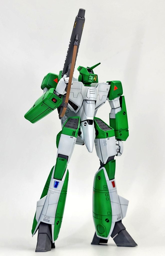 完成しました！！

マックスファクトリーさん 1/72 VF-1A バトロイド バルキリー

ストレートに組んで統合軍アラスカ本部基地所属機カラーで塗装しました
モデラー復活から74作目です
#PLAMAX
#マクロスモデラーズ
#マクロスモデラーズ完成