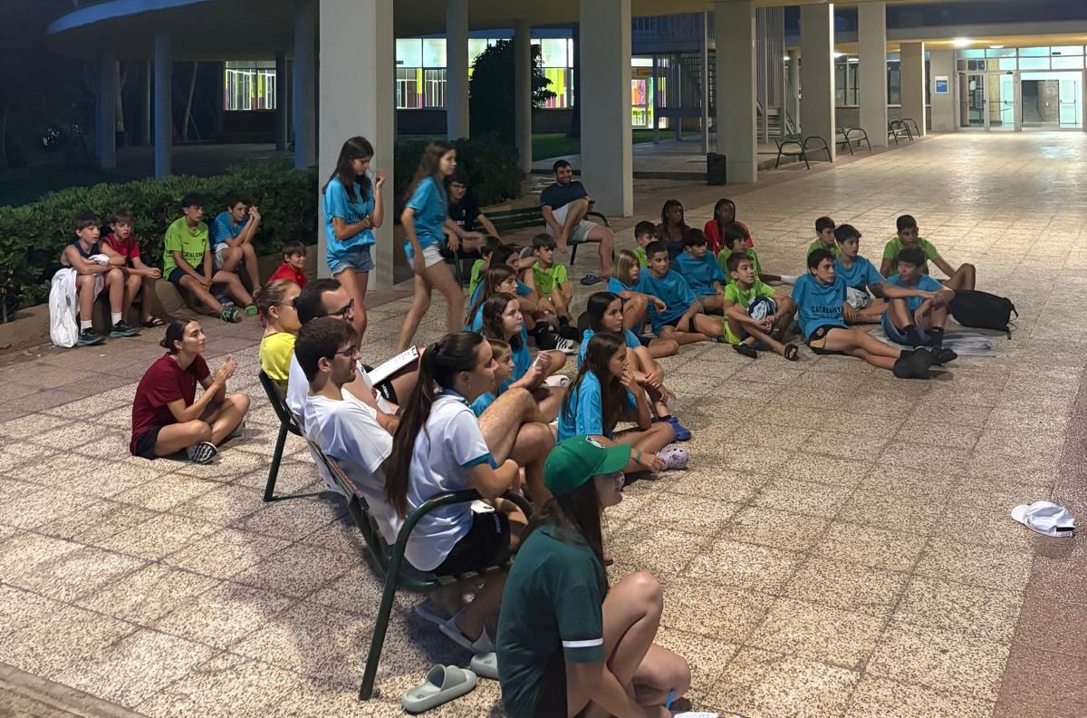 FCBQtecnic's tweet image. CAMPUS I 🏀A Tarragona últimes activitats nocturnes i fotografies de grup. Això s'acaba i els nens i les nenes ho volen allargar.