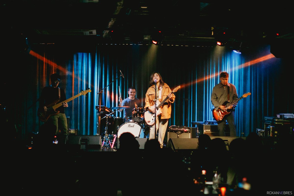 moonstar88band's tweet photo. Live at The Lounge 🎙️

Thanks to everyone who came out to spend their Friday night with us at The Lounge, Makati!

Takits ulit 🥂
📸 @super_roxy 
#tgif #opm #band #gig #thelounge #cafe #ktv #makati #livemusic https://t.co/Bjv7Sd7Ay3