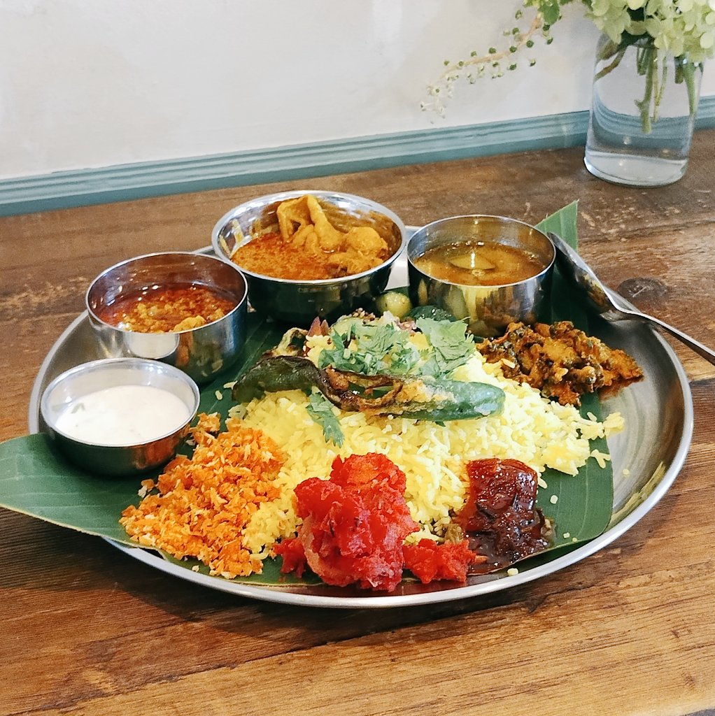 mini9216's tweet photo. 7/12 #spiceplease GrandOpen in鎌倉
❏spiceplease!Curry Plate
✤ミントとバジル香るクリーミーチキン
✤トウモロコシとひよこ豆のキーマ
✤夏野菜のサンバル
✤ジュエルドライス
+副菜色々
✤Ice Chai
OPENの日に、スパプリの素晴らしいカレープレートをいただくことが出来て、良き休日です😊 https://t.co/tpQtk24iMI