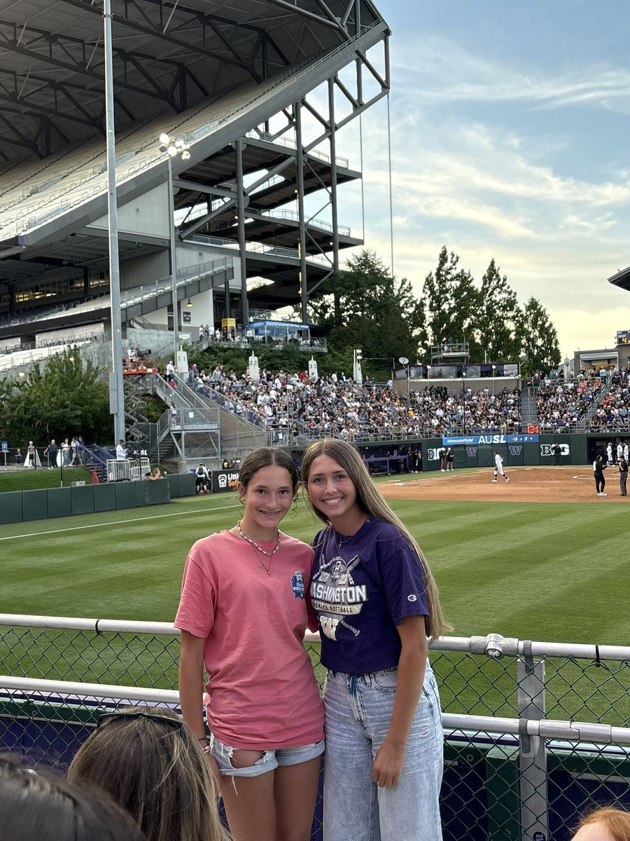 ShaelynEric2027's tweet image. Back @UWSoftball stadium tonight to see AUSL and some of the greatest live from Seattle! Had a great time as always at the greatest setting with my sister! 💜@CoachTarr @BKilpatrick22 @theAUSLofficial