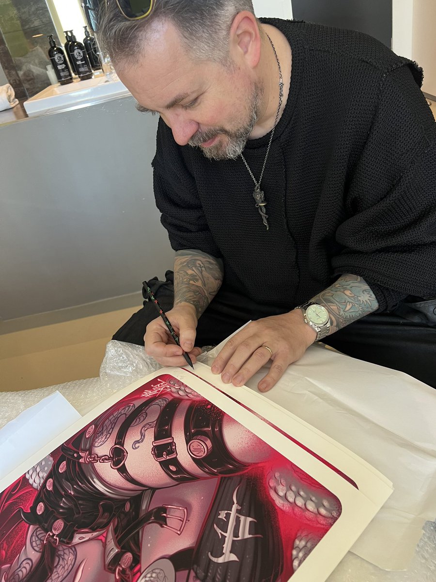 horibenny's tweet image. 🚨 DROPitty-Doo! The Year of the Snake is almost here. One Snake Lass. Two formats. Pure Bite!
🗓️ Drops JULY 16 @ 1AM JST (LA: July 15 @ 9AM | NYC: Noon)
#Tenugui + #GicleePrint #HoriBenny #InvasionClub #YearOfTheSnake