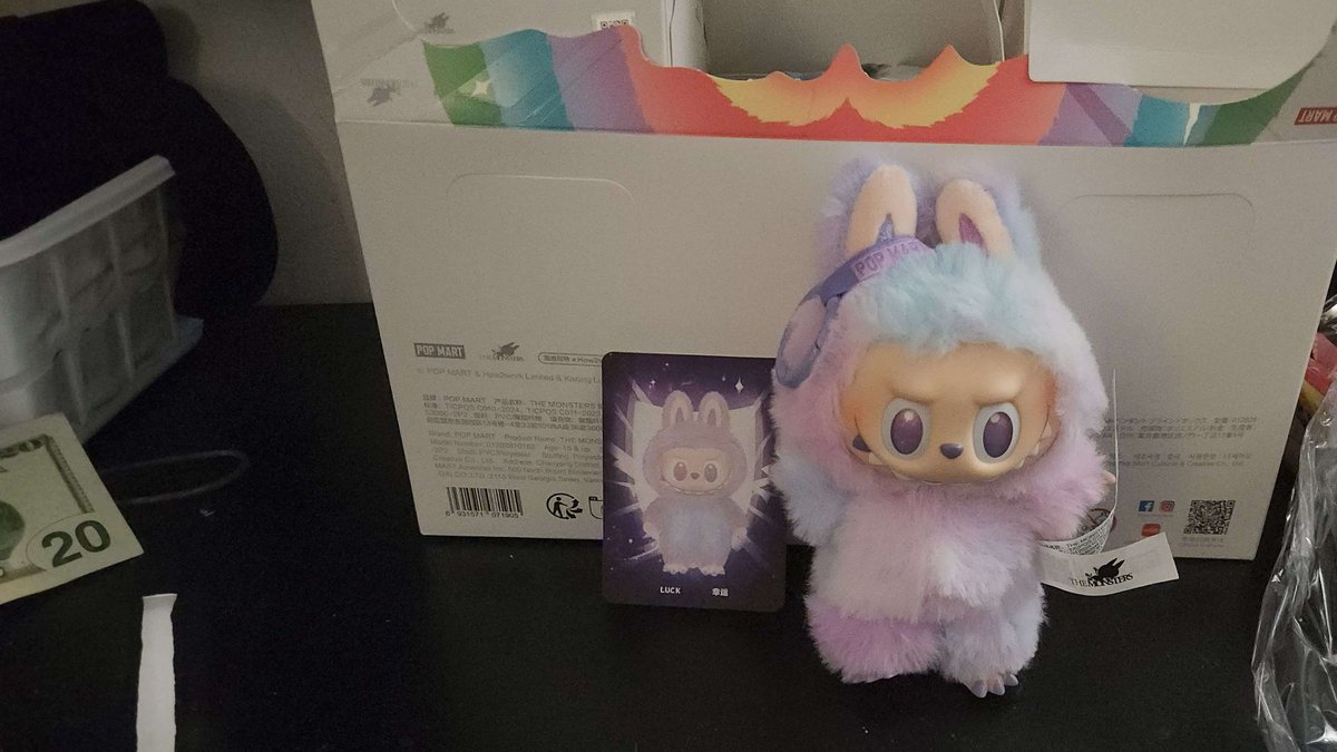 XxMakio's tweet image. I GOT LUCK!!!
(But my 10 year old sister destroyed my whole makeup set.)