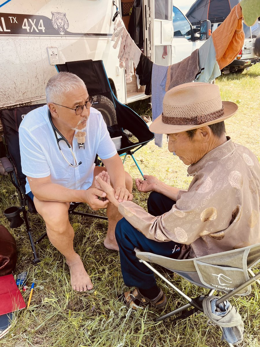 орк эмчийн Наадам :) 5 даваанаас өмнө 10-д хүүхэд, үүхэд үзэв
… Уйлган голын энэ охины зүрхний мэс засалыг үнэ төлбөргүй хийж өгнө өө гээд амлачихлаа
.. нөгөөдөрөөс Баян Зүрх суманд бас амрангаа хавийн хэдэн сумын хүүхэд үзнэ дээ