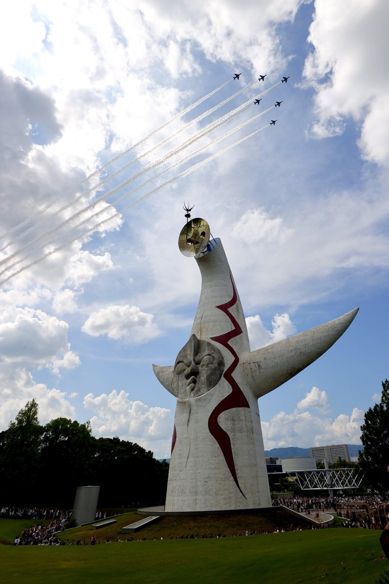 夏の雲、青空、太陽の塔、そしてブルーインパルス

ありがとう万博　ありがとうヒコーキの神様　ありがとうブルーインパルス　ありがとう大阪

 #大阪の空を見上げよう
 #万博の空にブルーインパルス