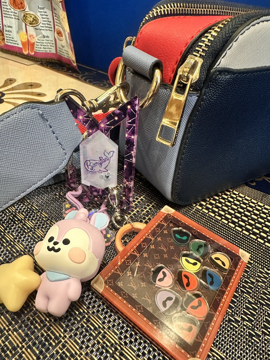 brenderitas's tweet photo. #httpzproofz
Today’s charms 😍💜
Borabiner and LV acorn shaker from @httpzjinnie @ariatsukki super kyeopta!!! https://t.co/ygCejPxdIE