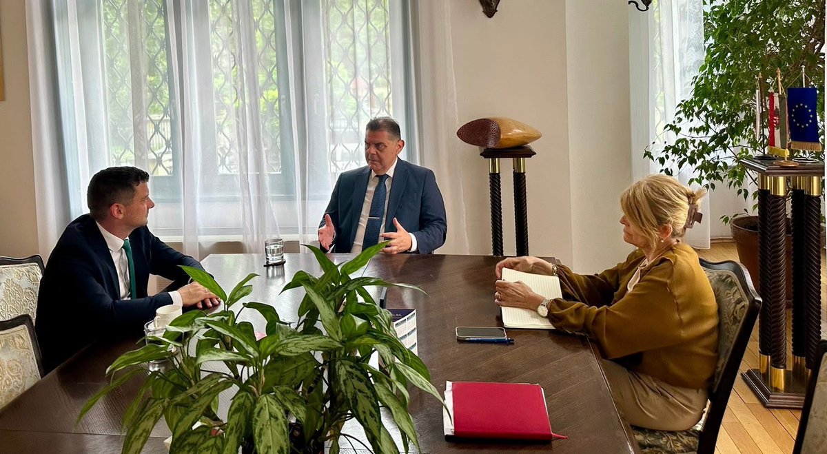 #Croatia’s Ambassador Mladen Andrlić hosted me at the embassy. We talked about the Croatian coast, a great favourite of Hungarians, but also about the transport ways to solve the energy crisis from the port and the Croatian minority living in Hungary. <a href="/DNewsHungary/">Daily News Hungary</a> <a href="/HelloMagyar/">Helló Magyar</a>