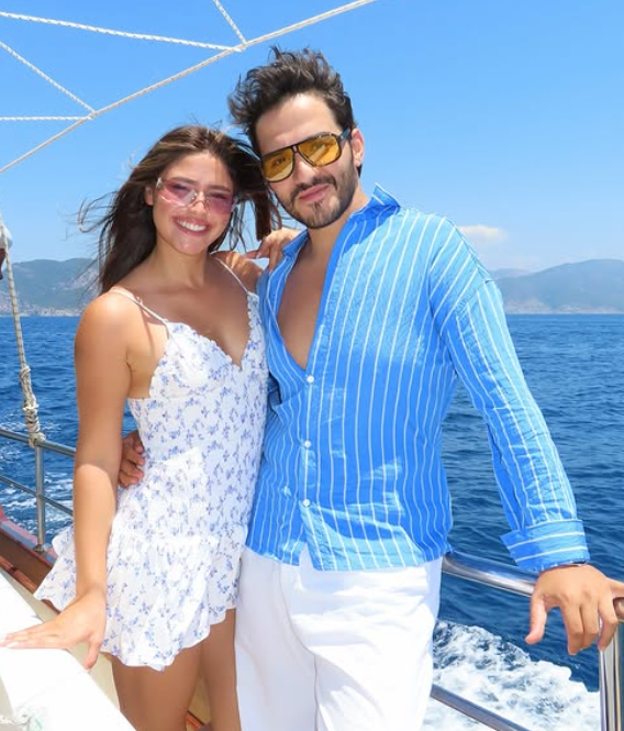 CaddeMilliyet's tweet image. Survivor bitti arkadaşlıkları bitmedi!
Bu kez tatilde buluştular
milliyet.com.tr/magazin/surviv…
#survivor2025 #BatuhanKaracakaya #ayşeyüksel #ayseyueksel