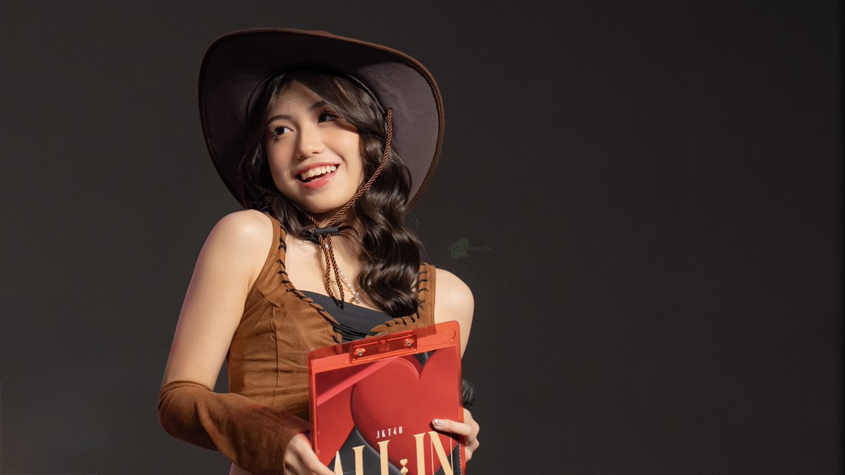 InfoDemichi's tweet photo. Believe in my card — ALL IN ♠️♥️

📸: @Michie_JKT48 

#JKT48ALLINTOUR
#ALLINTOURSURABAYA https://t.co/9sGfpi3SLf