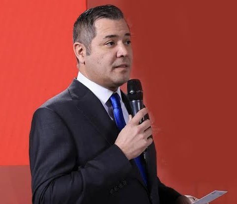 Şoförü tutuklanan Murat Ongun cezaevinden açıklama yaptı:

“AKP döneminde İBB’de işe giren ve 6 yıldır ulaşım görevlim olan Kadir Öztürk’ü tutukladılar. 

Tek suçu benimle çalışması ve sorulan 1, evet 1 soruya doğru yanıt vermesi. Küçükçekmece’de 4 çocuğu ve eşiyle yaşam