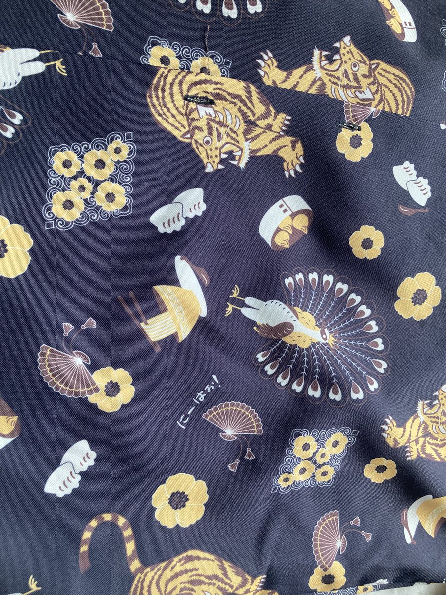 これ見てしまむらに行ったら子供服の方にもかわいい虎＋その他色々シャツがあったので買いました
またトワウォ上映があったらこれ着て行くんだ…！