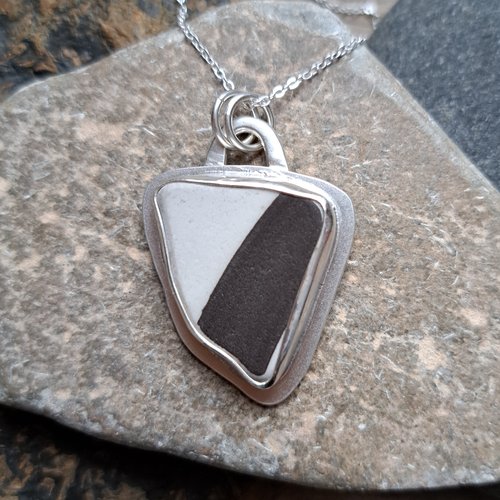 i_love_dolly's tweet image. Some sea pottery pieces available in the shop at the moment 🌊
ilovedollyjewellery.co.uk
#earlybiz #ukgiftam #ukgifthour #seapottery #BeachVibes