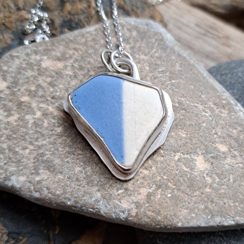 i_love_dolly's tweet image. Some sea pottery pieces available in the shop at the moment 🌊
ilovedollyjewellery.co.uk
#earlybiz #ukgiftam #ukgifthour #seapottery #BeachVibes