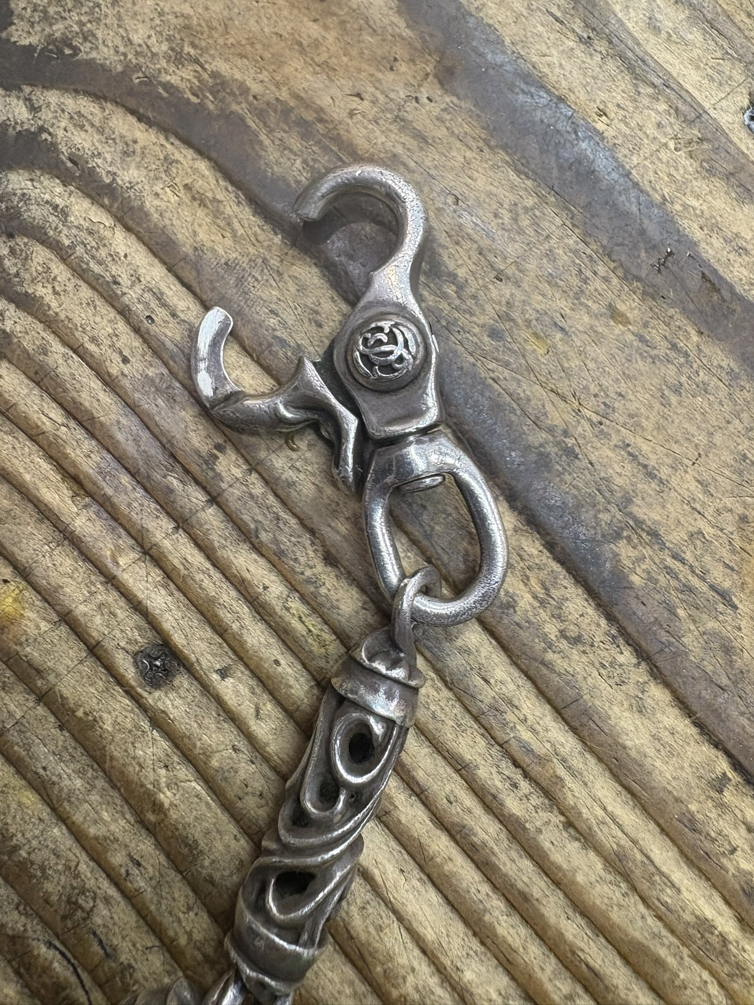 聖なる心臓モチーフのバングル 聖なる心臓モチーフのバングル