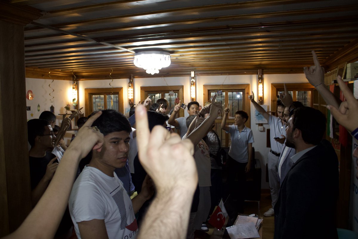 SerhatYorur's tweet image. 📍TÜGVA Eyüpsultan İlçe Temsilciliği

Önceki Dönem İlçe Temsilcimiz Sn. Osman Sinoğlu’nu vakfımızda genç kardeşlerimizle ağırlamaktan memnuniyet duyduk.

Öncülerimizi unutmuyor, vefayla hatırlıyoruz.

Nazik ziyaretleri için teşekkür ediyorum.

#EyüpsultanınGençMuhafızları ✍🏻