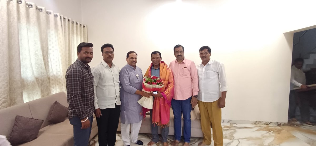 BJPCSNCity's tweet image. जिल्हा वकील संघाची निवडणूक:भारतीय  जनता पार्टीतील छावणी पडेगाव चे माजी मंडळ अध्यक्ष,आमचे मित्र ॲड श्री अशोक मुळे यांची छ.संभाजीनगर जिल्हा वकील संघाचे अध्यक्ष म्हणून निवड झाल्याबद्दल त्यांना  खूप खूप हार्दिक शुभेच्छा.
#Congratulations #छत्रपतीसंभाजीनगर #KishoreShitole  #BJPCSNCity