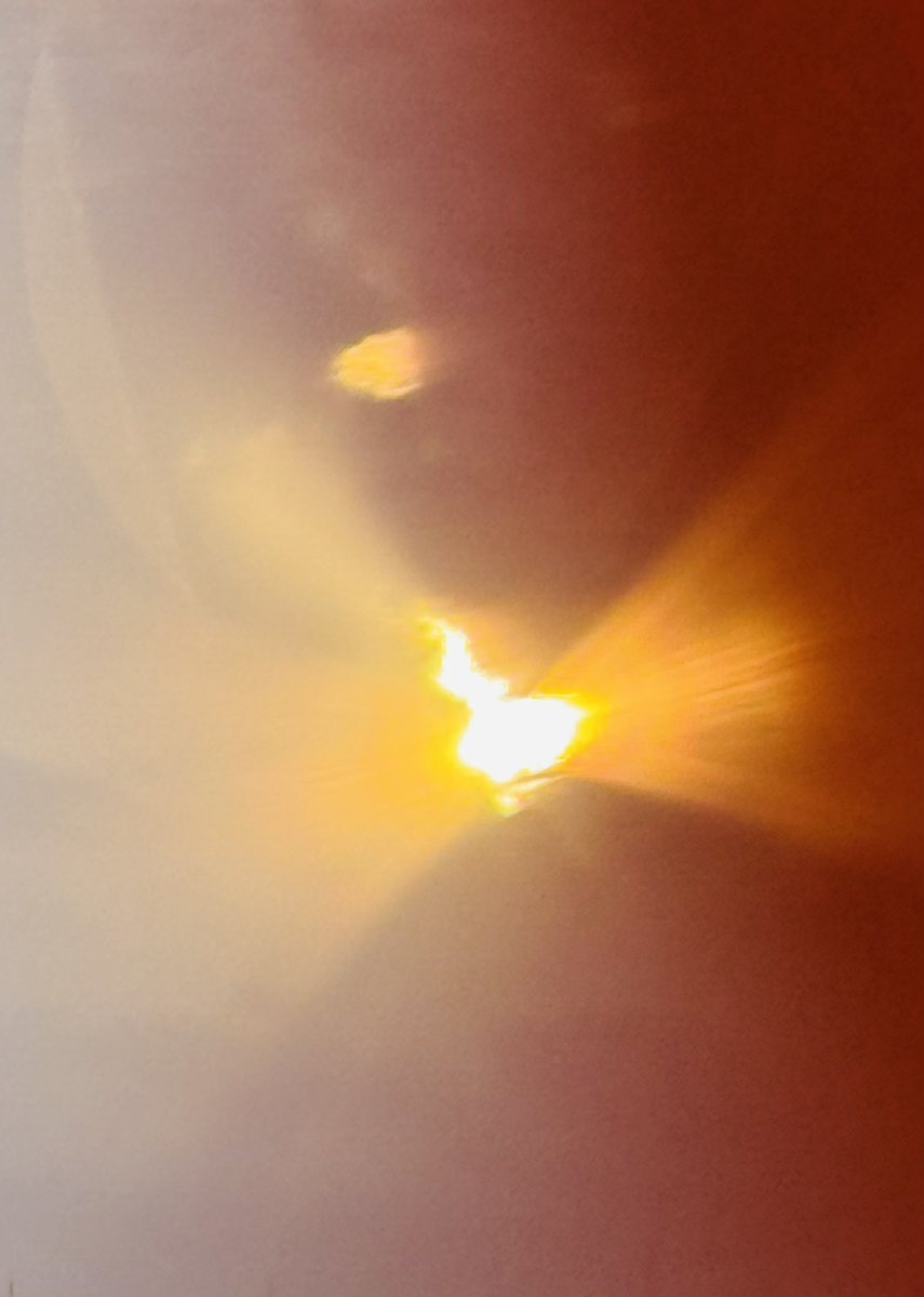 MyE1e's tweet image. 大阪暑いですねぇ🥵💦
さっき電車に乗りました。
太陽☀️と波動
自然は美しい✨