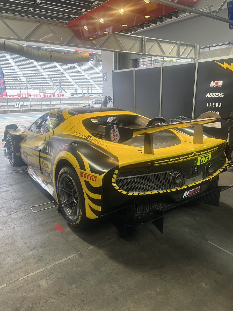 SROジャパンカップRACE1 決勝まもなくです！！
TEAM UPGARAGE with ACR応援お願いします🔥🔥

#TEAMUPGARAGE
#TEAMUPGARAGEwithACR
 #SROジャパンカップ 
#Ferrari296GT3 
#HONEYS
#富士スピードウェイ