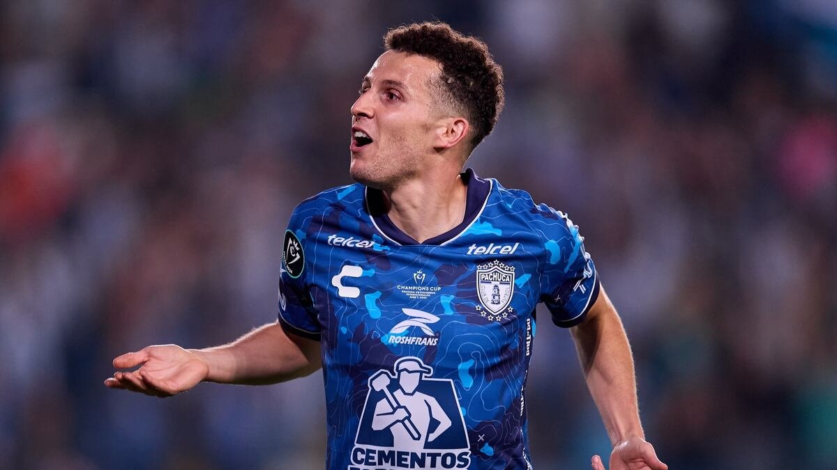 futbolnervion19's tweet photo. 🇲🇽 Comienza la liga mexicana: Ocampos, Oliver, Tecatito (#CFMonterrey), Idrissi (#CFPachuca), Chicharito (#CDGuadalajara), Berizzo (#ClubLeonFC)...
#SevillaFC https://t.co/IC9lcWolMs
