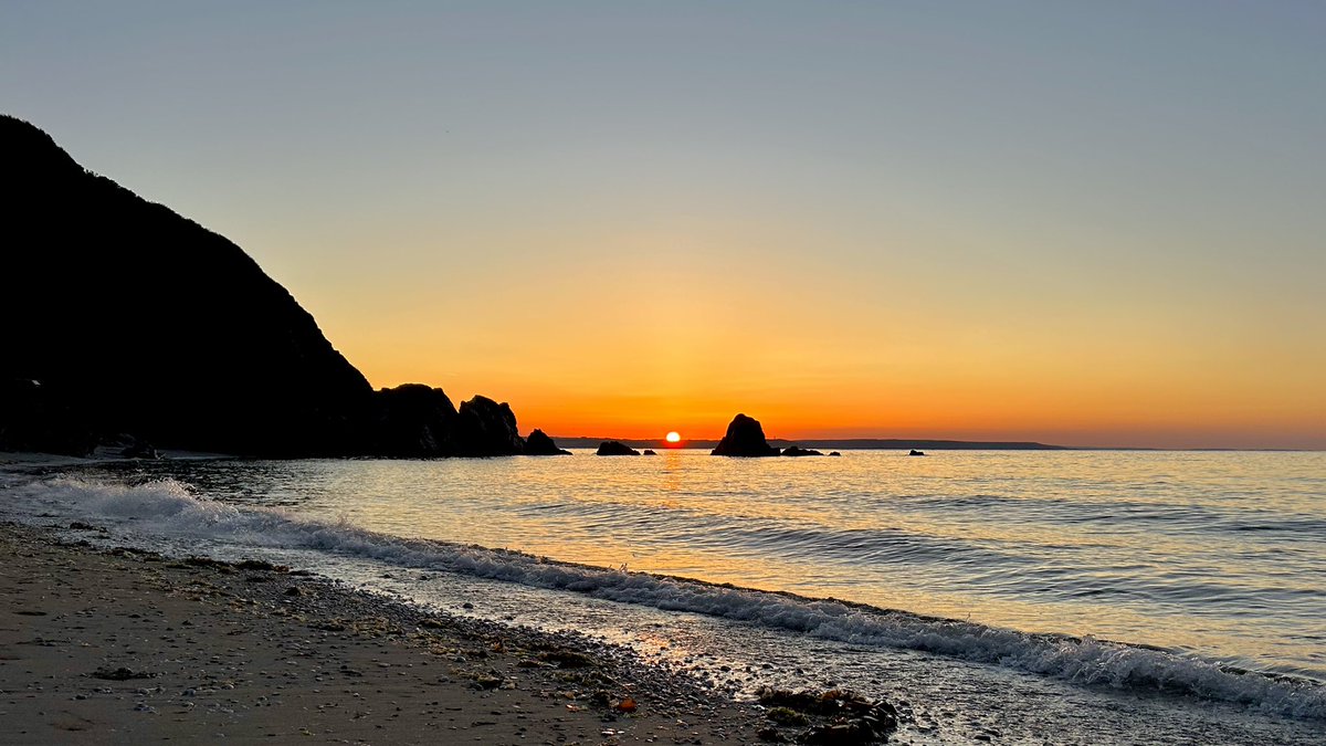 PNelson65560's tweet image. While you were sleeping 馃憣4:30am 馃挋馃А馃挍馃搷polstreath beach @BBCCornwall #lovewhereyoulive #BeachLife #sunrisephotography #Cornwall #kernow