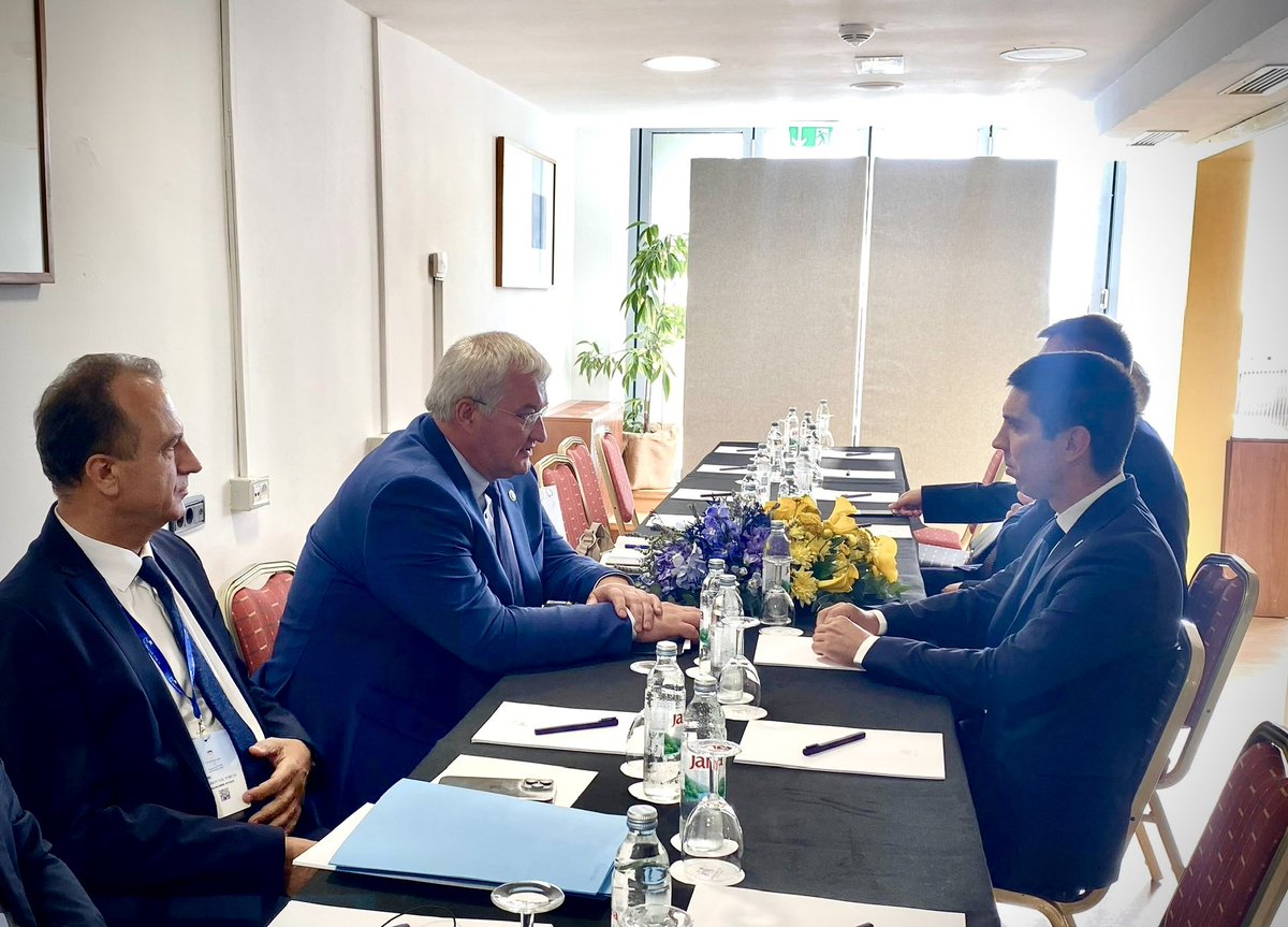 Glad to meet with my Moldovan colleague <a href="/MihaiPopsoi/">Mihai Popșoi</a> to discuss our bilateral agenda. 

Ukraine appreciates President Maia Sandu’s participation in the recent summit in Odesa and the trilateral meeting of the presidents of Ukraine, Moldova and Romania. 

We agreed on further