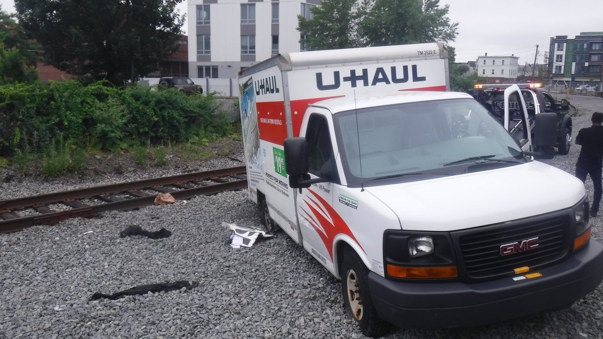 MBTATransitPD's tweet image. 7/10 5PM 2 knuckleheads (males) from Boston, 45&49 both unlicensed, used a U-Haul truck & got stuck to illegally dump trash along the MBTA's ROW in Somerville. Both men will be properly charged & TPD will seek restitution for cost of cleanup. Investigation ongoing.