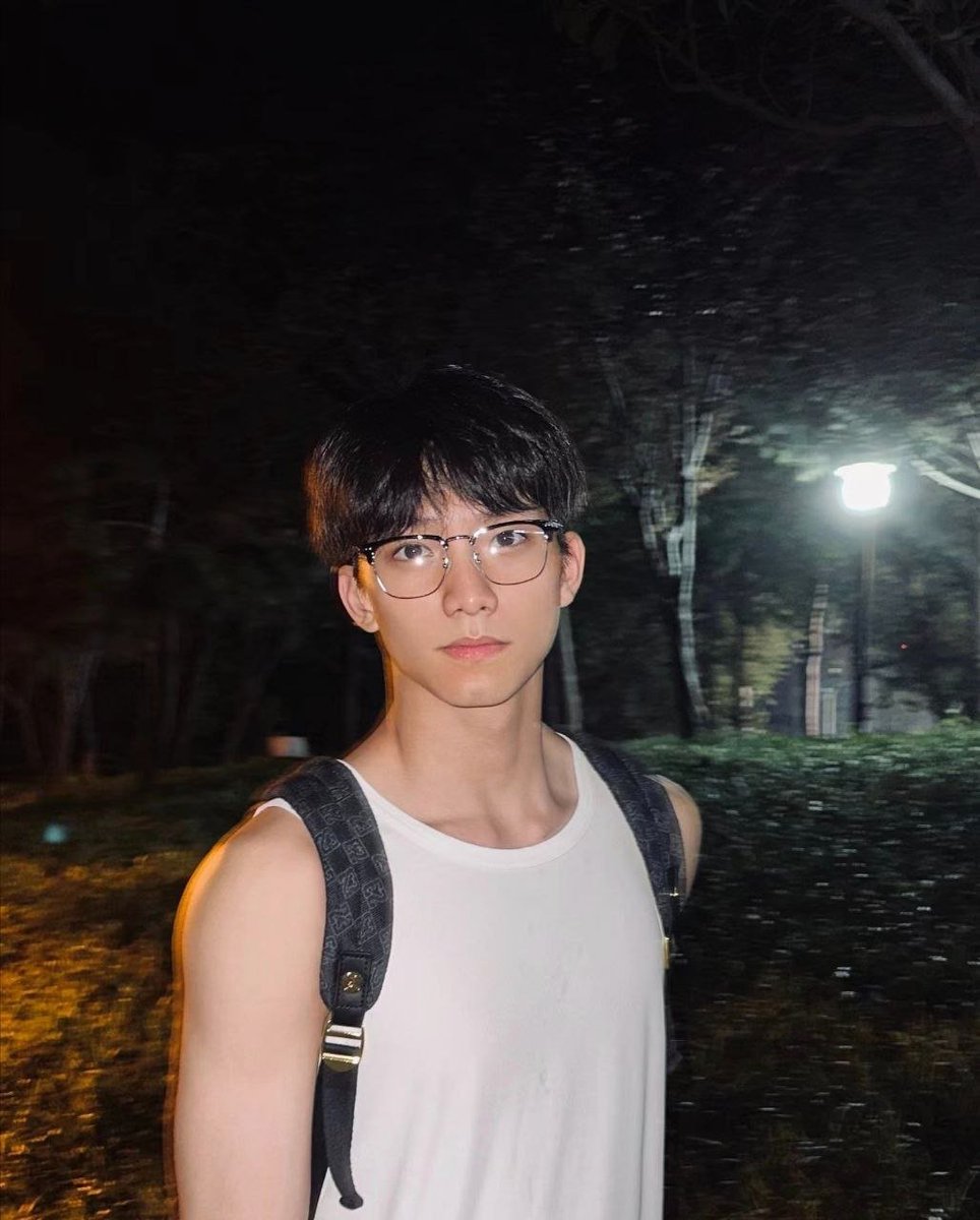 被朋友推荐来玩推，说推上成熟的同性恋比较多，第一次玩推，有喜欢体育生小奶狗的嘛，本人性格好，欢迎骚扰