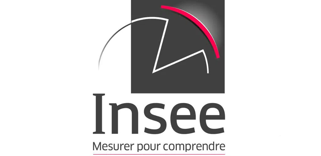 🏠 Un quart des Français vivraient dans un logement “trop grand” selon l’Insee…

Ah bon ? Et c’est grave docteur ? Parce que ces gens vivent dans une maison avec des pièces libres, on doit s’inquiéter maintenant ?

Petit à petit, l’idée s’installe : “trop de surface”,