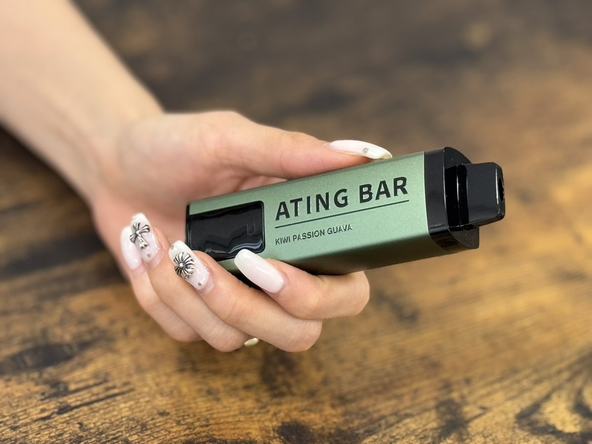 ATING BAR(エーティングバー)|スマートシーシャ (@atingbar_jp) on Twitter photo ニチアサです!
今日もブルーインパルスが大阪・関西万博で展示飛行✈️
空のヒーローもかっこいい!
おうちでチルの方には、おトクなお知らせ。
【Amazonプライムデー開催中】
エーティングバーが最大20%OFFに💨
▼セール会場
 amazon.co.jp/s?k=ATING+BAR+…
#企業公式が朝の挨拶を言い合う ニチアサです!
今日もブルーインパルスが大阪・関西万博で展示飛行✈️
空のヒーローもかっこいい!
おうちでチルの方には、おトクなお知らせ。
【Amazonプライムデー開催中】
エーティングバーが最大20%OFFに💨
▼セール会場
 amazon.co.jp/s?k=ATING+BAR+…
#企業公式が朝の挨拶を言い合う