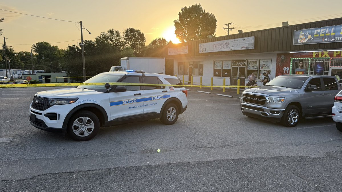 Eric Pointer (@ericpointertv) on Twitter photo #BREAKING: <a href="/MNPDNashville/">Metro Nashville PD</a> investigating after man found dead in parking lot along Murfreesboro Pike near the Bell Rd intersection. Police were called for shots fired just after 4am. Another man showed up to a nearby hospital shortly after with a gunshot wound, may be connect. #BREAKING: <a href="/MNPDNashville/">Metro Nashville PD</a> investigating after man found dead in parking lot along Murfreesboro Pike near the Bell Rd intersection. Police were called for shots fired just after 4am. Another man showed up to a nearby hospital shortly after with a gunshot wound, may be connect.