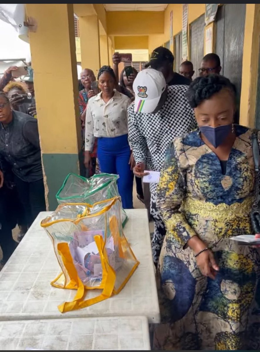 Pictures: Governor Babajide Sanwo-Olu and his wife, Dr. Ibijoke Sanwo-Olu cast their vote at St Andrew pry school, Polling Unit 006, Ward E3, Okepopo, Lagos Island East LCDA, in the ongoing Local Government Election in Lagos State.